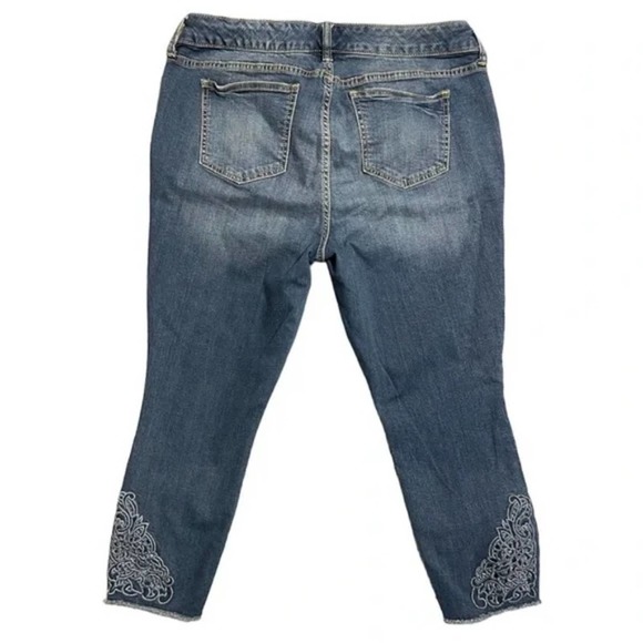 Torrid Denim Skinny Jeans Womens Cutout Crop Raw Hem Medium Wash Stretch plus 22 - Picture 4 of 11